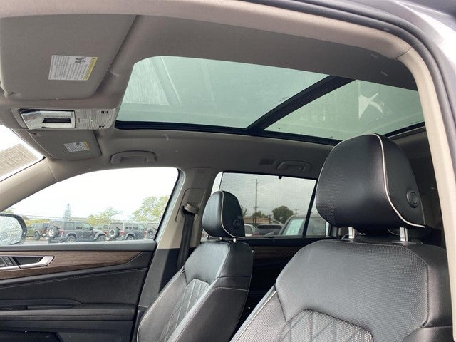 2025 Volkswagen Atlas 2.0T SEL Premium R-Line