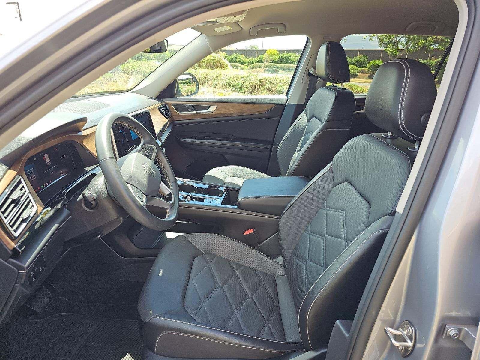 2024 Volkswagen Atlas 2.0T SE w/Technology