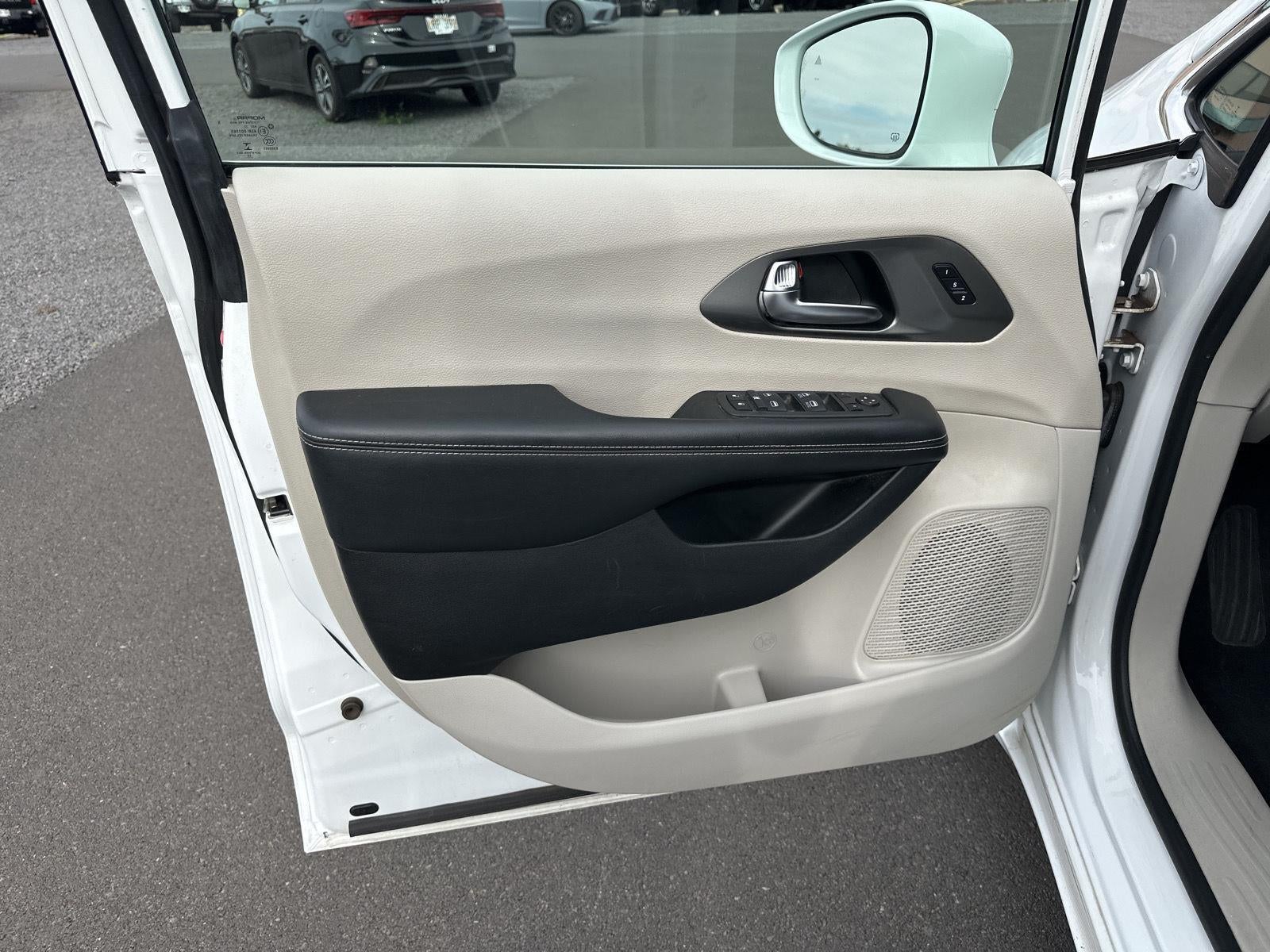 2022 Chrysler Pacifica Touring L