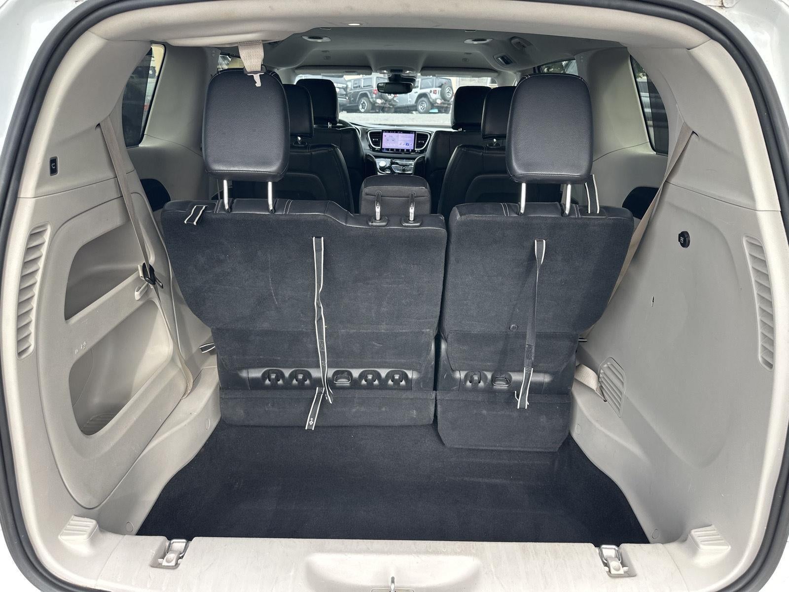 2022 Chrysler Pacifica Touring L