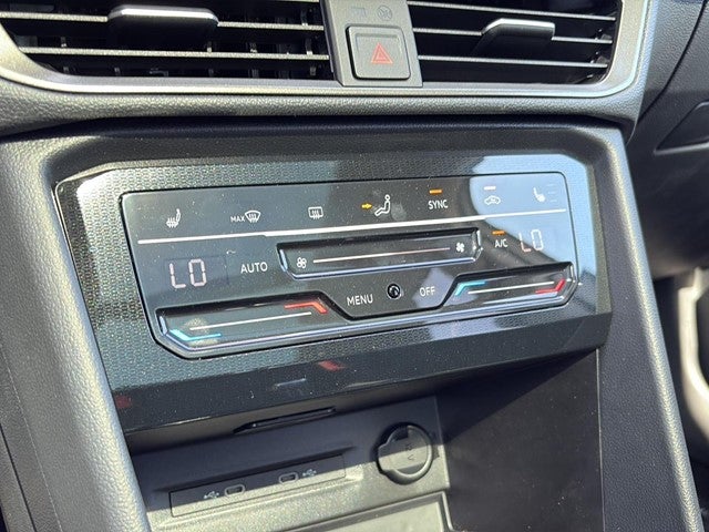 2025 Volkswagen Taos SE Black