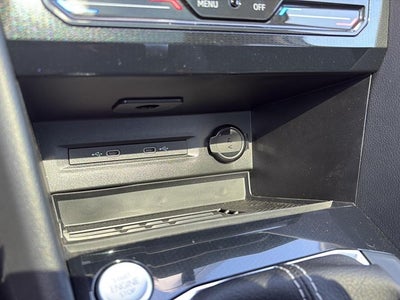 2025 Volkswagen Taos SE Black