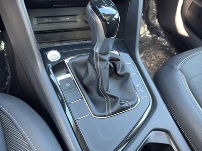2025 Volkswagen Taos SE Black