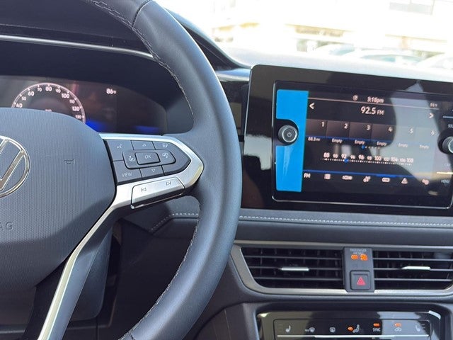 2025 Volkswagen Taos SE Black
