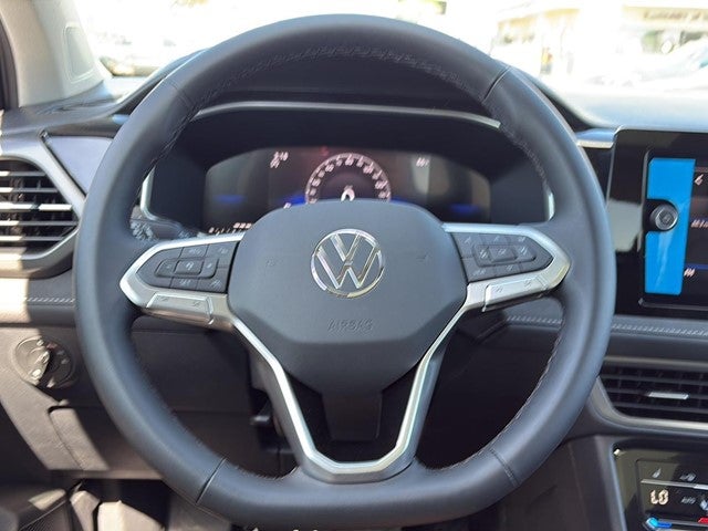2025 Volkswagen Taos SE Black