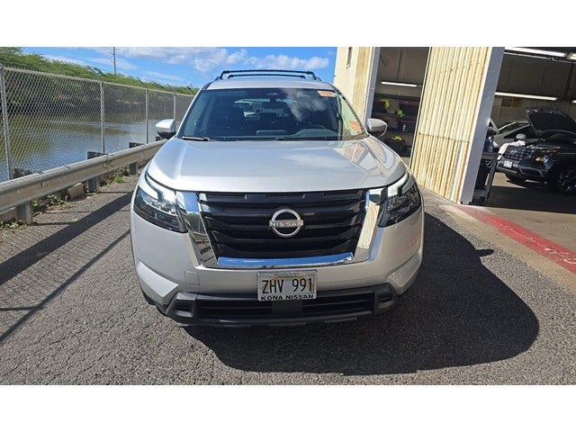 2023 Nissan Pathfinder SV