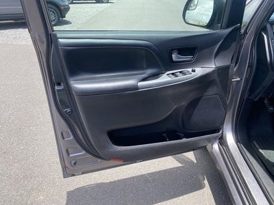 2020 Toyota Sienna SE