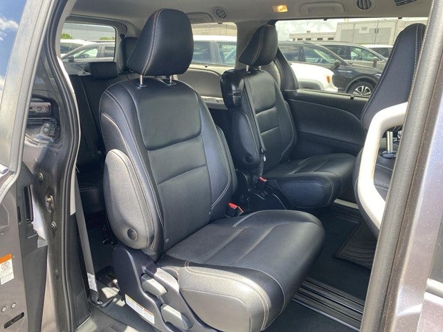 2020 Toyota Sienna SE