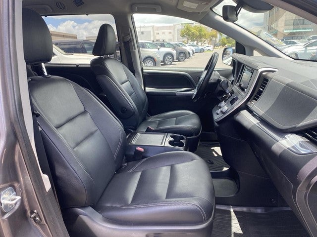 2020 Toyota Sienna SE