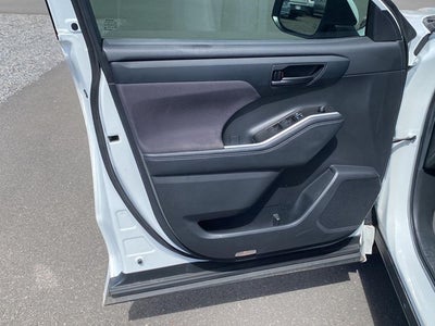2022 Toyota Highlander LE