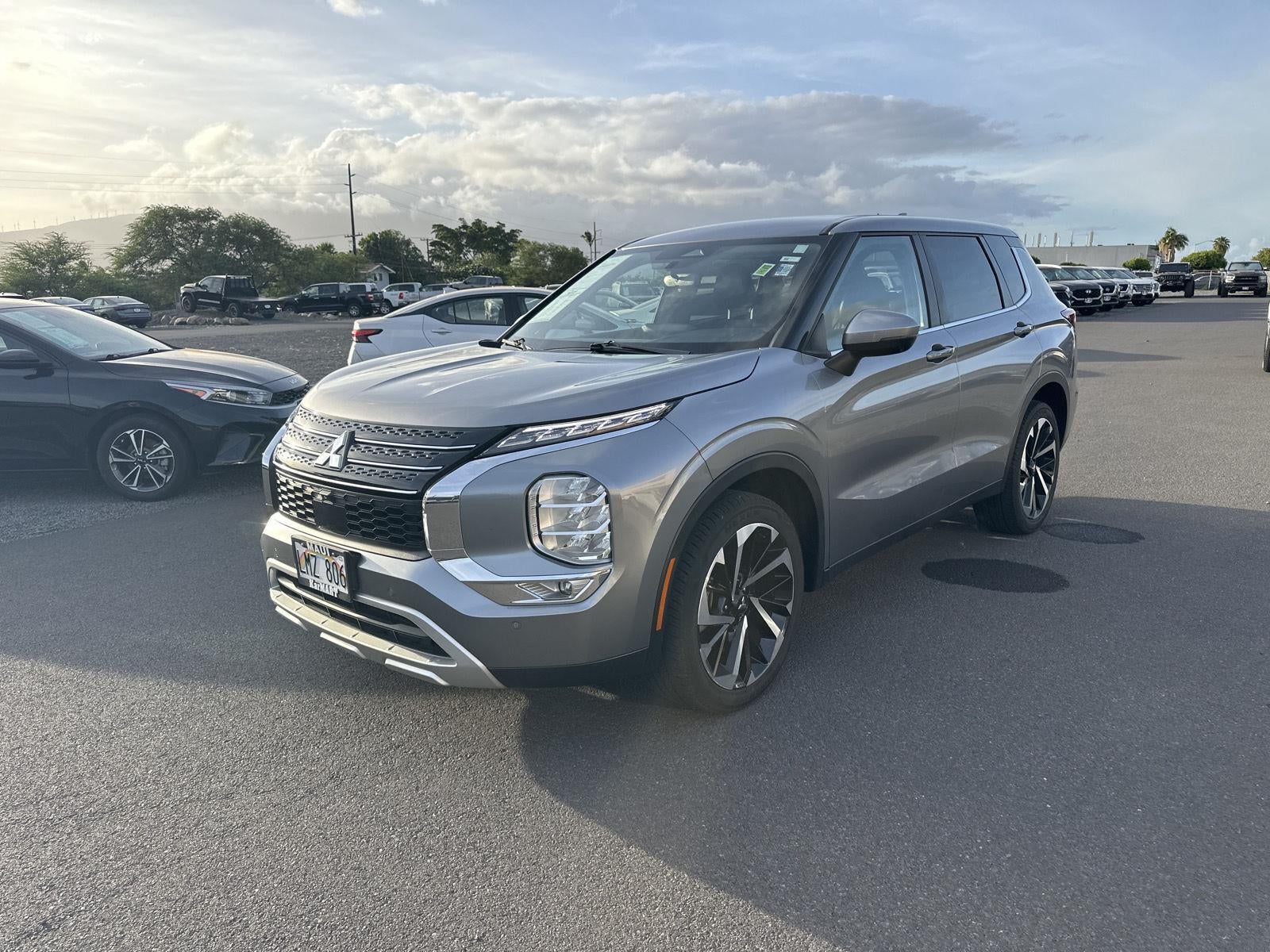 2023 Mitsubishi Outlander SE