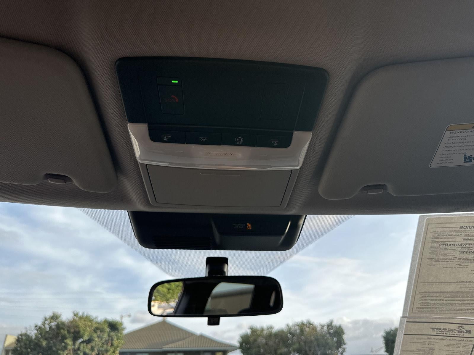 2023 Mitsubishi Outlander SE