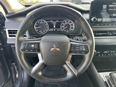 2023 Mitsubishi Outlander SE
